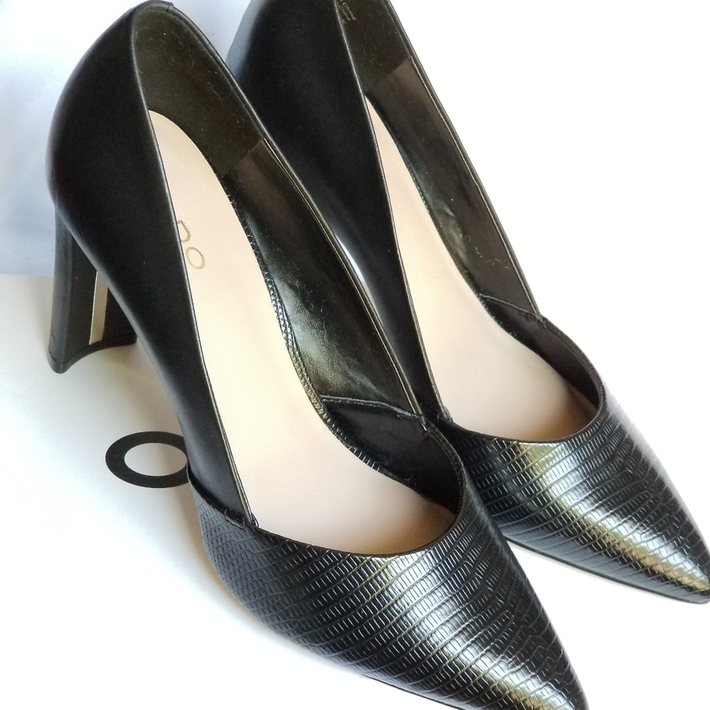 Aldo black closed toe pump. Heel 3.5"
